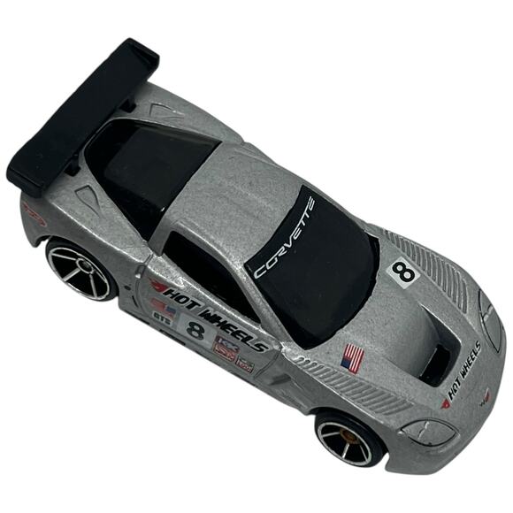 Diecast Toy Car Silver Corvette-Inspired Racer with Spoiler 1:64 - Picture 8 of 8